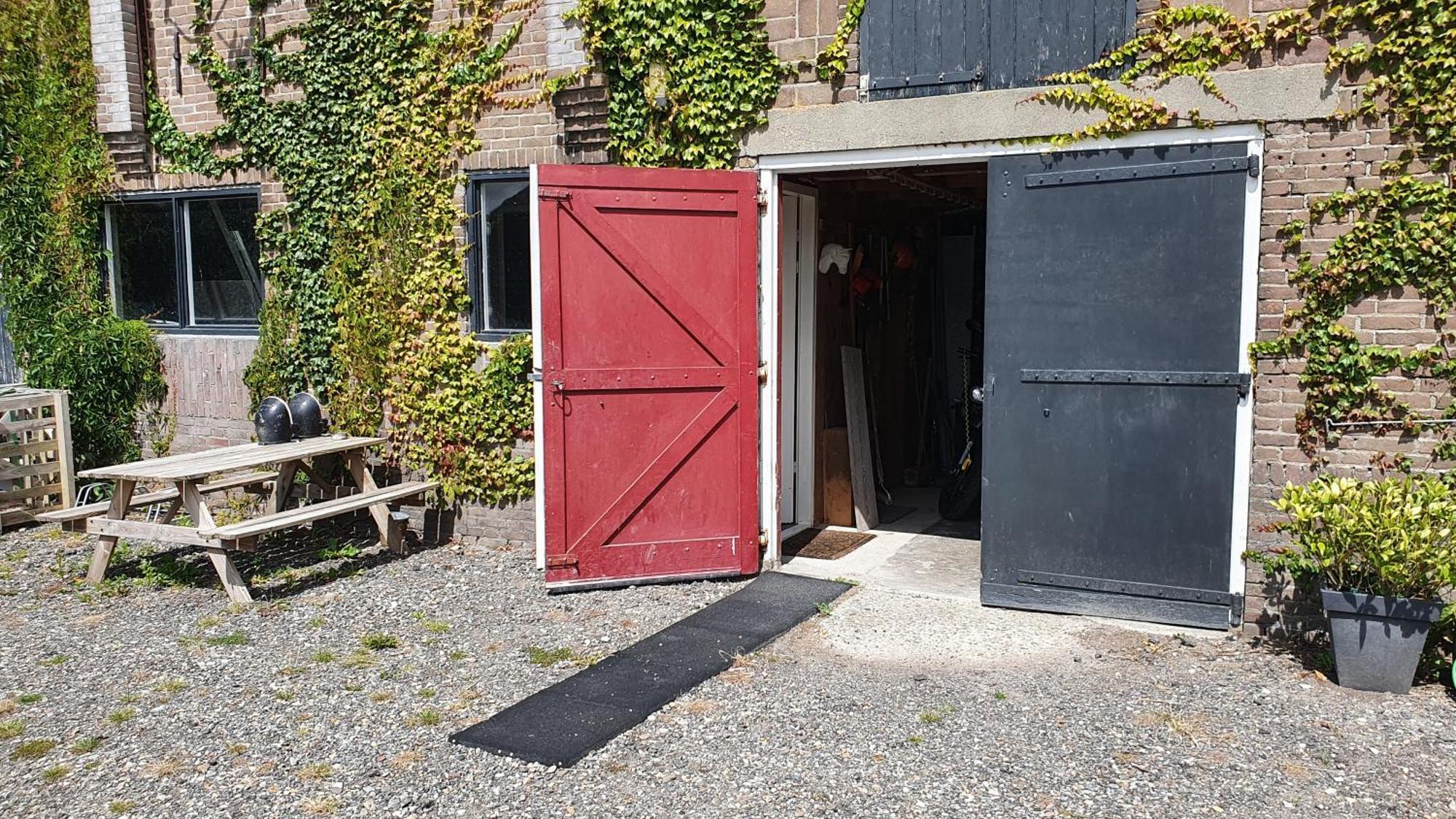 De Stjelp Bed & Breakfast Dongjum Bagian luar foto